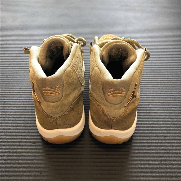 Size 8 Women’s Air Jordan 11 Retro ‘Olive Lux’ - Picture 3 of 4